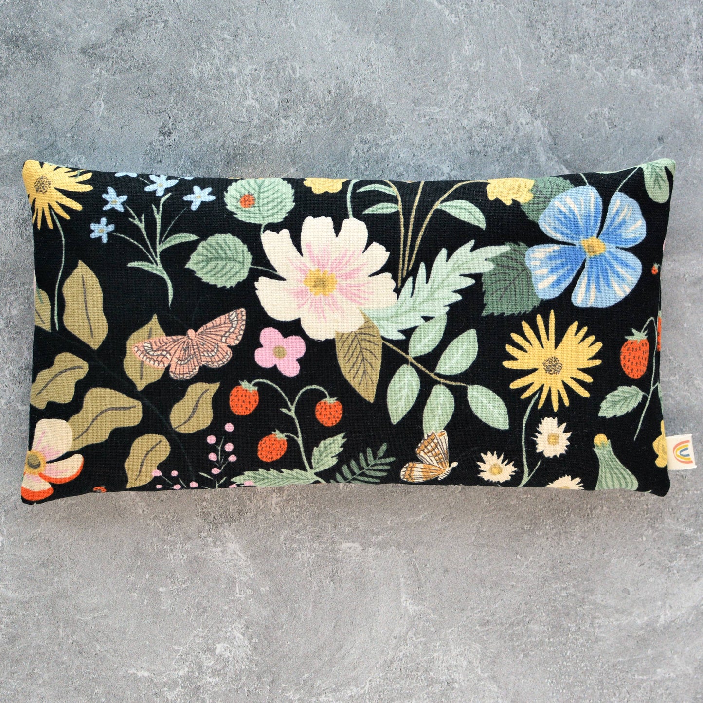 Oversized Eye Pillow in Strawberry Fields Black Botanical: Lavender